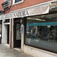 Outside at Gelato Di Natura in Venice