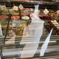 Viele vegane Sorten, die zum Teil wechseln  at Gelato Di Natura in Venice