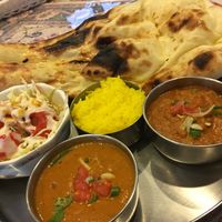 Hakushima shop's vegetarian version of the 880 yen cheap lunch set - Nan made with milk and butter, salad dressing made with mayo, curries made with cream No vegan lunch options at Roopali in Hiroshima