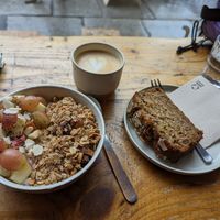Granola bowl, bananabread, cappuccino at Kaffee Ingwer in Berlin