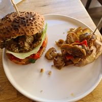 Burger and stuffed potatoe at Restaurant Vege in Paris
