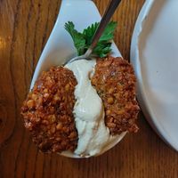 Falafels et houmous at Restaurant Vege in Paris