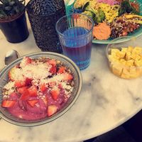 Smoothiebowl and saladbar at Ginger - Radhusplatsen in Helsingborg