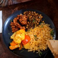 Plato Assiette Vegan, buenísimo y cantidad perfecta para compartir. 10€, perfecto. at Namaste in Bayonne