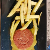 The vegan bunless hamburgers with fries at Canadu in Malaga