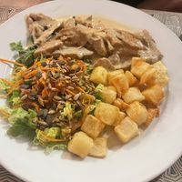 Escalopines de seitán con nata  at Canadu in Malaga