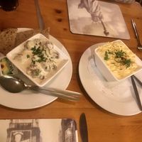 Vegan Mac N Cheese and Vegan Garlic Mushrooms to share as starters. Both yummy the Mac N Cheese was both our fav. at Charlie Brown's Diner in Eastbourne