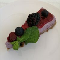 Veganer Käsekuchen mit Beeren at Bio.Tequim Vegetariano Restaurante in Tavira