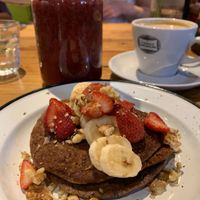 Vegan waffles and berry juice at Tiendas Naturales in Rosario