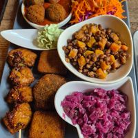 Vegan platter at El Vegetariano de la Alcazabilla in Malaga