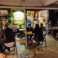 Outdoor seating at El Vegetariano de la Alcazabilla in Malaga