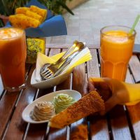 Zumo de manzana zanahoria y jengibre at El Vegetariano de la Alcazabilla in Malaga