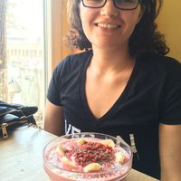 Strawberry smoothie bowl at Edgy Veggy in Sofia