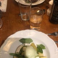 Vegan aquafaba option available  

MERINGA 95:-
Citronmaräng, äpple, basilika & äppelsorbet
Lemon meringue, apple, basil & apple sorbet at Trattorian in Stockholm