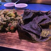 Delicious guac and fresh chips at El Apapacho in Merida
