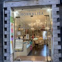 Locale dalla strada  at Monnalisa Caffe in Assisi