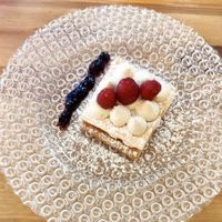 Hojaldre de chocolate blanco  at La Voladora in Alicante