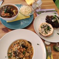 Arroz salvaje, burger japonesa, cuscús at La Voladora in Alicante