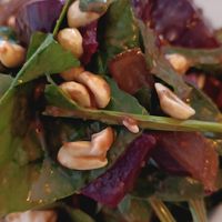 Salade entrée betterave épinard at La Voladora in Alicante