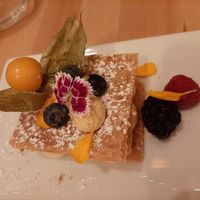 milhoja de crema y frutos rojos at La Voladora in Alicante