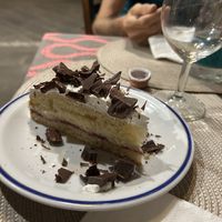 Torta con coulis di frutti di bosco e cioccolato  at In Unzaja in Savona