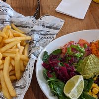 Vegan Burrito Bowl and Chips (June 2023) at Bar Mundo in Estella
