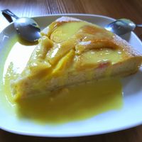 Peach pie with cream at The Wild Note in Bordeaux