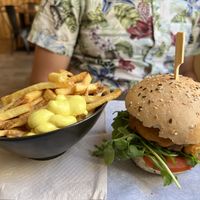Burger “Rosso” et frites  at The Wild Note in Bordeaux