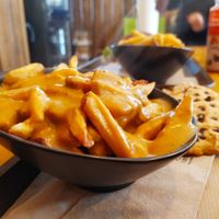 Succulentes frites au fauxmage 🥰 at The Wild Note in Bordeaux