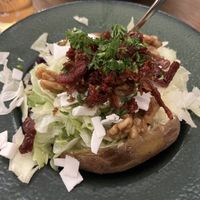 „Zicklein“ vegan option with dried tomatoes, walnuts, cabbage and vegan goat cheese.  at Erdapfel in Hamburg