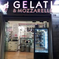 Entrance at Gelati e Mozzarella in Rome