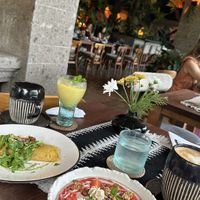 Veganes Omlett und Smoothie Bowl 😍😍😍  at Zest Ubud in Ubud