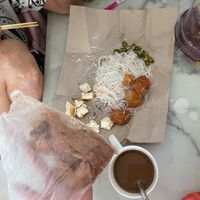 I bought a total of 4 pckt of empty white beehoon and Zai er bt the stall give so little Zai er and cost $14 for 4 pckt n little bit of Zai er!!!!! Nvr ever buy from this veg stall at Keat Lim Vegetarian in North Singapore
