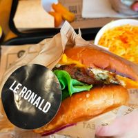 Burger at Hank Cuisine Végétale in Lyon