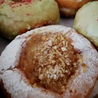 Donut manzana canela at Donut Corp - Nueva Los Leones in Santiago