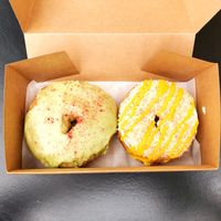 Té matcha y Mango maracuyá coco at Donut Corp - Nueva Los Leones in Santiago