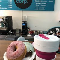Donitas y café para llevar at Donut Corp - Nueva Los Leones in Santiago