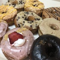 Diferentes sabores de donas at Donut Corp - Nueva Los Leones in Santiago