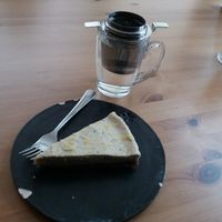 Lemonchesecake with tea at Wildgroei in Delft