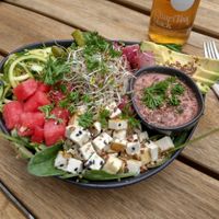 Summer bowl with additional avocado at Nährstoff-Reich in Bochum