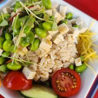 Tofu & Edamame Salat at Cafe im Kunstmuseum in Vaduz