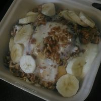 pie crumbles and bananas at Cinnaholic in Henderson