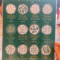 Carta con 12 tipos de pizzas veganas at Verde Rucola in Cordoba