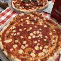 Marinara and infernal pizza  at Verde Rucola in Cordoba