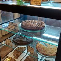 Vitrine de bolos e tortas at Vida Bistro in Rio De Janeiro