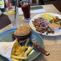 Vegan und gf Burger und veganes Gyros  at Tante Paula im Mailkeller  in Rosenheim