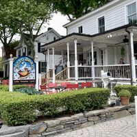 Outdoor seatingg  at Boro Bean in Hopewell