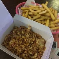 mac & cheese with crispy onions and bacon bits, garlic salt fries (all vegan)  at Le Pub in Newport