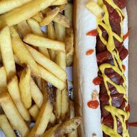   at Le Pub in Newport