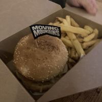 Le burger  at Le Pub in Newport